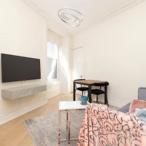 Apartment Joivy Modern Flat In City Centre - For Up To 3 Guests, Edinburgh